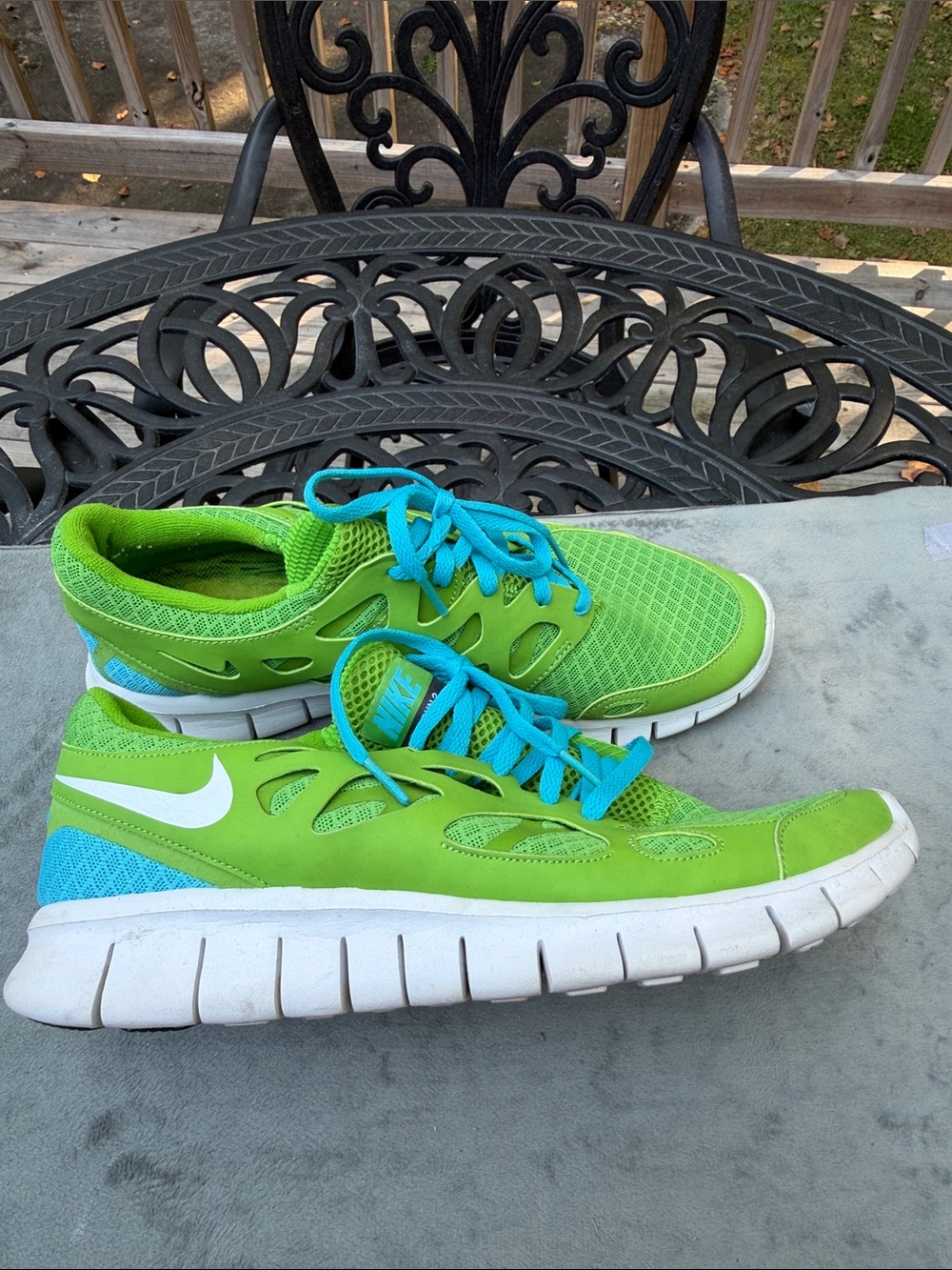 Nike Women’s Bright Lime Green Athletic Sneakers with Teal Accents
